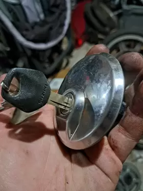 31100-38300 Denso 2001 Suzuki Gz250 Marauder Gas Cap With 2 Keys - 01 Gz 250