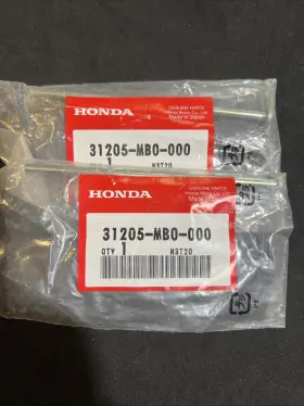 31205-mb0-000 Honda 31205-mb0-000. Starter Motor Bolt. Fits Vf Gl Vt Vfr. Qty 2 A42