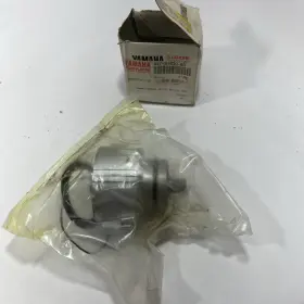 4x7-81830-60 Y Maha Yamaha Oem Starter Motor Front Bracket Assy 1981-82 Xv750 Xv920