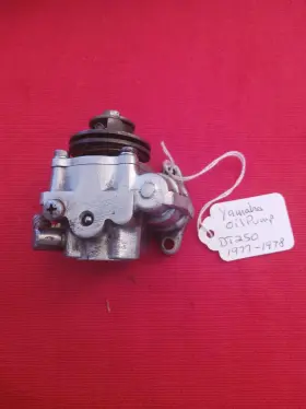 1m1-13101-00-00 Yamaha 1977-1979 Dt250 Used Oil Pump Assembly Dt250d